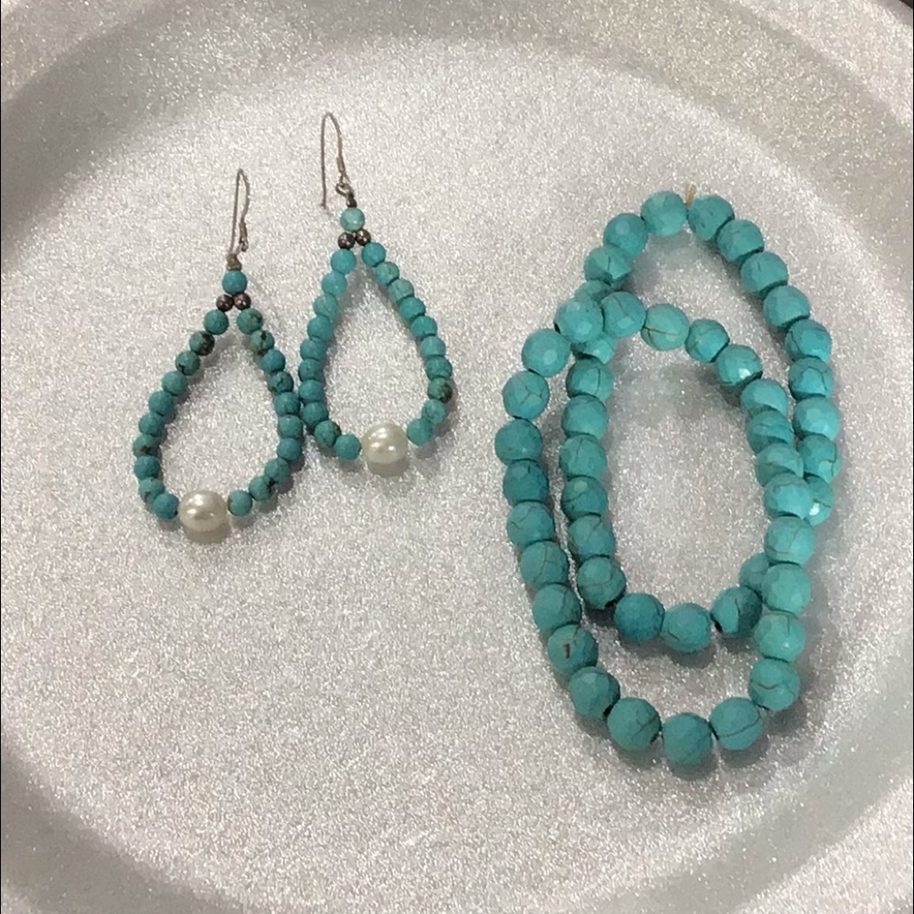 Turquoise colored earrings and bracelet set - Picture 1 of 4